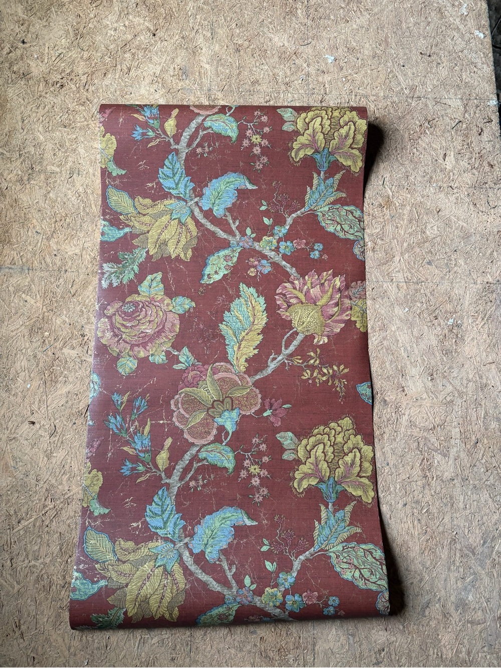 Wallquest Floral 6 Wallpaper Rolls in Deep Red and Gold all same run - Picture 2 of 13